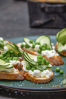 Crostinti with limes, courgette and feta cheese