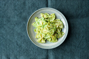 Farfalle with pea and cashew nut pesto