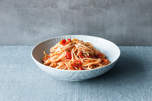 Spaghetti mit Schmortomatensauce aus dem Ofen