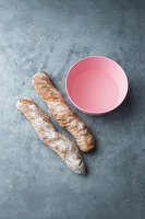 Trockenes Brot befeuchten und aufbacken