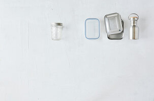 Various food containers to take with you