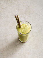 A creamy vegan kohlrabi and apple smoothie with coconut water