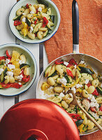 Kunderbunte Gnocchipfanne mit Gemüse