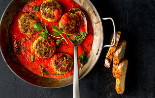 Cod cakes in tomato sauce