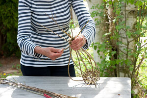 Make your own basket for hanging decorations from willow branches