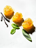 Honey comb pieces with vanilla, mint and sage