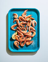 Roasted shrimps with lemon and salt