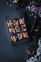 Blueberry tray cake with streusel and almonds