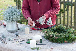 Design an advent wreath with natural material