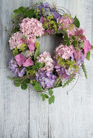 Wreath of hydrangeas, lady's mantel and tendrils of wild strawberry