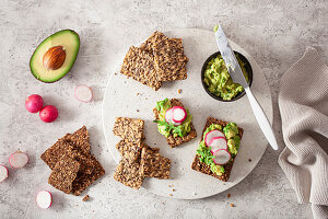 Keto crispbread with avocado cream and radishes