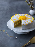 Lemon cake in a daisy shape
