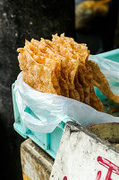 Frittierte Streetfood-Snacks in Shanghai (China)