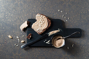 Schokoladenbrot mit Mandelcreme