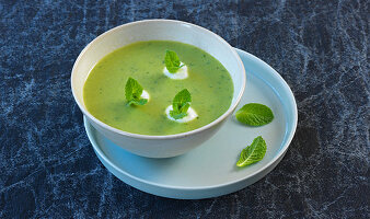 Cold pea soup with Greek yoghurt and mint