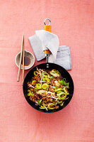 Asian minced meat pan with leek and sprouts