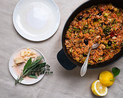 Reis-One-Pot mit Quinoa, Gemüse und Oliven