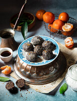 Schokoladenbällchen mit Mandarinenschale