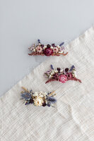 DIY hair comb with dried flowers