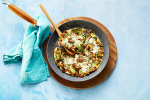 Hearty bread pan with egg and mountain cheese