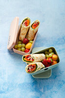 Vegetable-ham wraps with fruit 'To Go