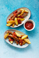 Currywurst mit Ofenkartoffeln und Tomatensauce (zuckerfrei)