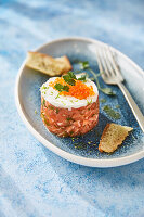 Salmon tartare with lime cream and salmon caviar