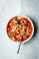 Spaghetti with tomato sauce and feta