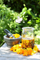 Calendula-John's-wort oil