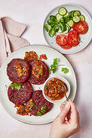 Beet bulgur patties with tomato salsa and raw vegetables