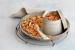 Crunchy flaxseed granola