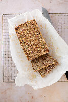 Nut and flaxseed bread without flour