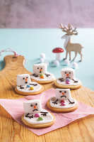 Snowman biscuits with marshmallows