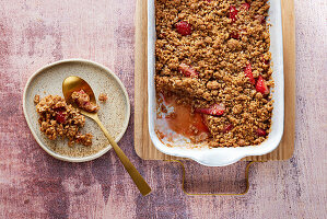 Sugar-free coconut-and-strawberry crumble