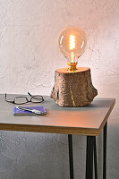 DIY-Tischlampe aus Holzrest