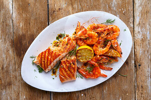 Grilled salmon with shrimp and lemon