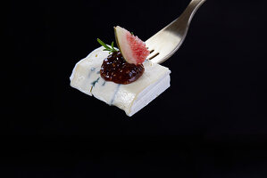 Blue cheese with fig jam on fork