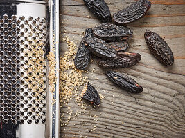 Tonka bean and grater