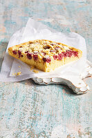 Cherry crumble cake