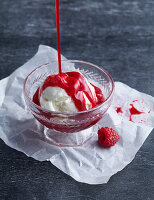Vanilla ice cream with raspberry sauce