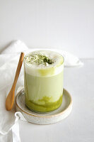 Pistazien-Matcha-Latte