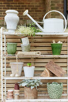 Vintage-look garden shelf for garden utensils and plants