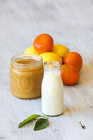 Reinigunsmilch mit Zitronensaft und Mandarinenöl für sanfte Reinigung