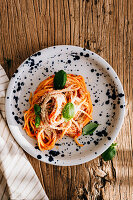 Spaghetti mit Tomatensauce, Mascarpone und Nährhefe