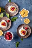 Meringue tartlet with custard and raspberries