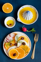 Orangen-Fenchel-Salat mit Radieschen und Oliven