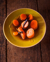 Carrots in vanilla-orange marinade
