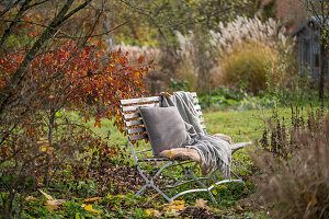 Seat in the autumn garden