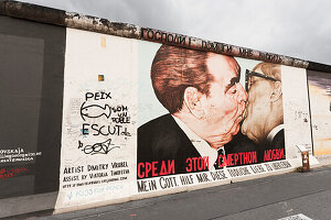 Fraternal Kiss, Graffiti-Kunst von Dmitri Vrubel, Berliner Wal, Berlin, Deutschland