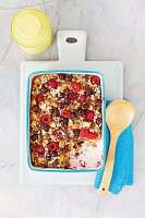 Baked oats with berries and nuts